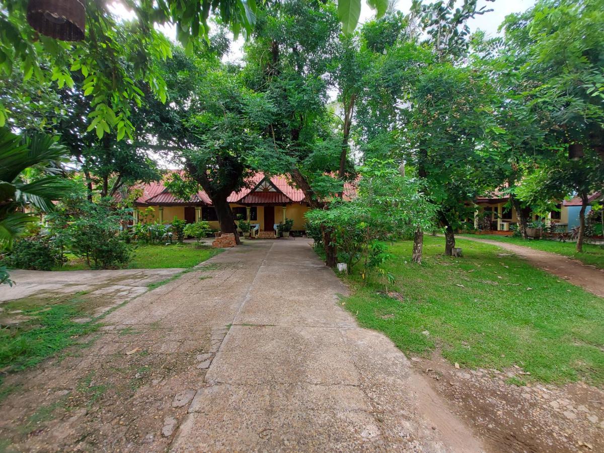 Anouxa Riverview Guesthouse Champasak Exteriör bild