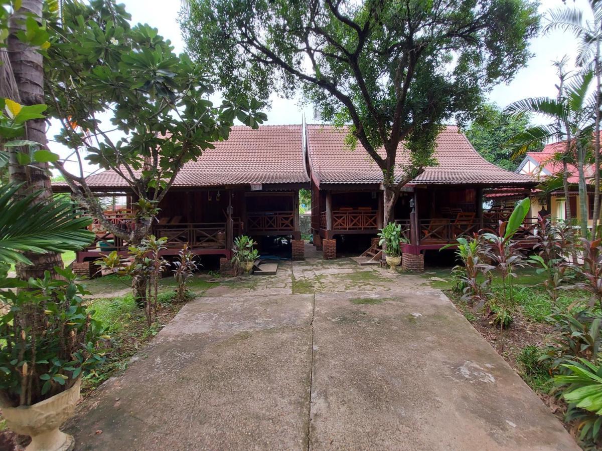 Anouxa Riverview Guesthouse Champasak Exteriör bild