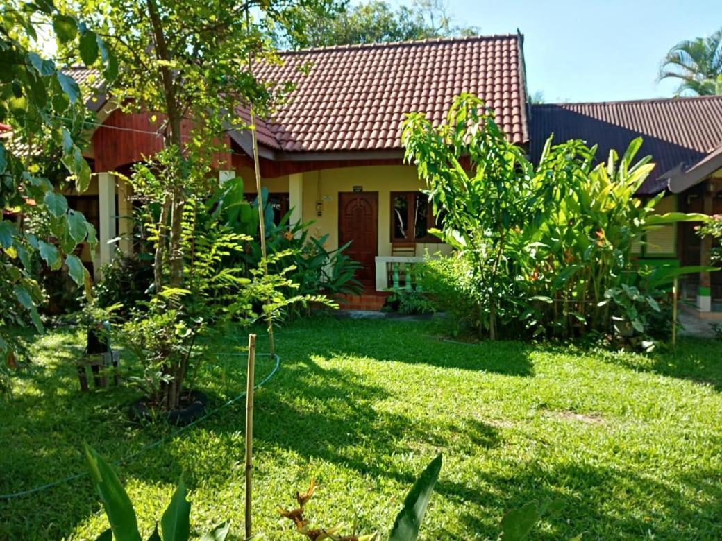 Anouxa Riverview Guesthouse Champasak Exteriör bild