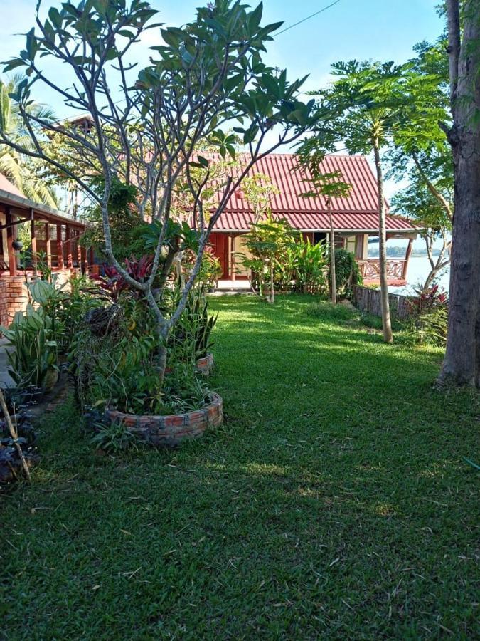 Anouxa Riverview Guesthouse Champasak Exteriör bild