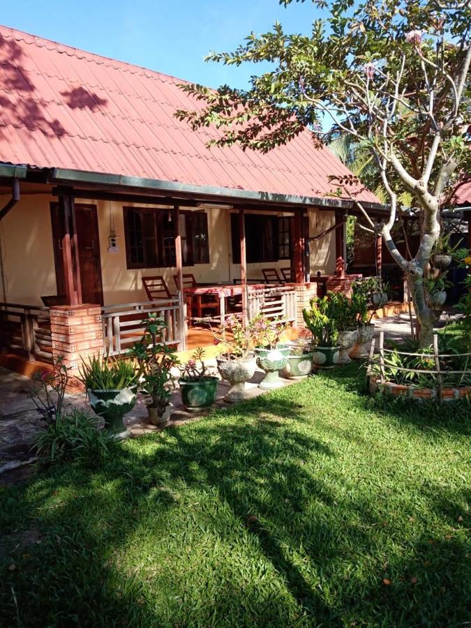 Anouxa Riverview Guesthouse Champasak Exteriör bild
