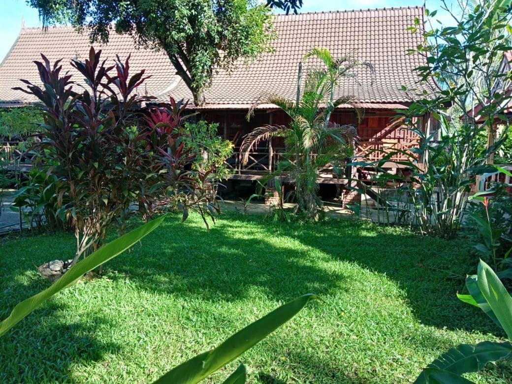 Anouxa Riverview Guesthouse Champasak Exteriör bild