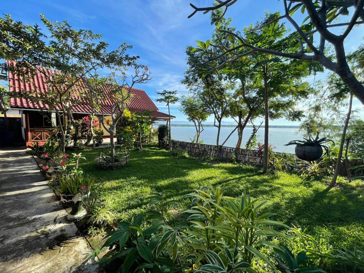 Anouxa Riverview Guesthouse Champasak Exteriör bild