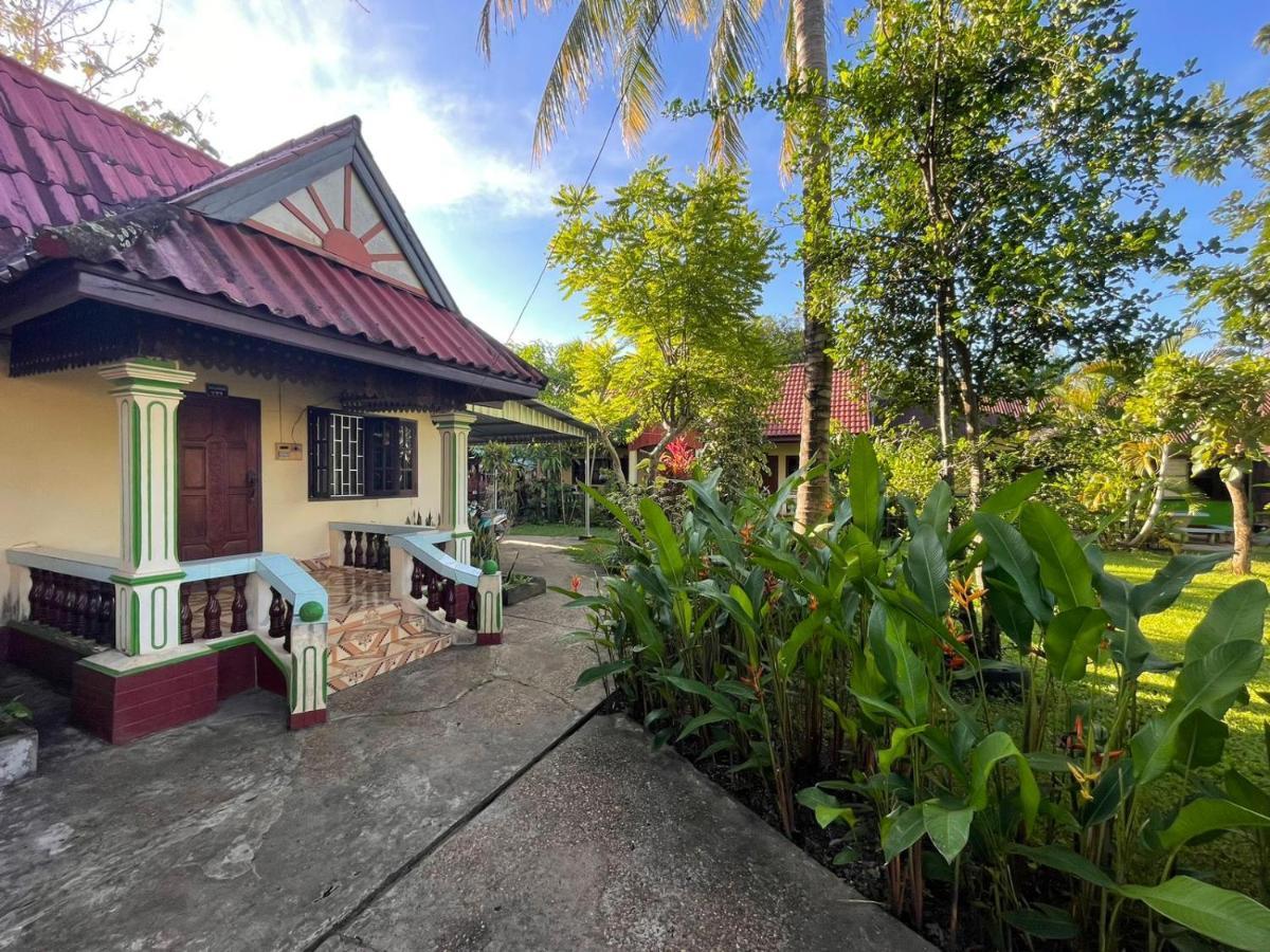 Anouxa Riverview Guesthouse Champasak Exteriör bild
