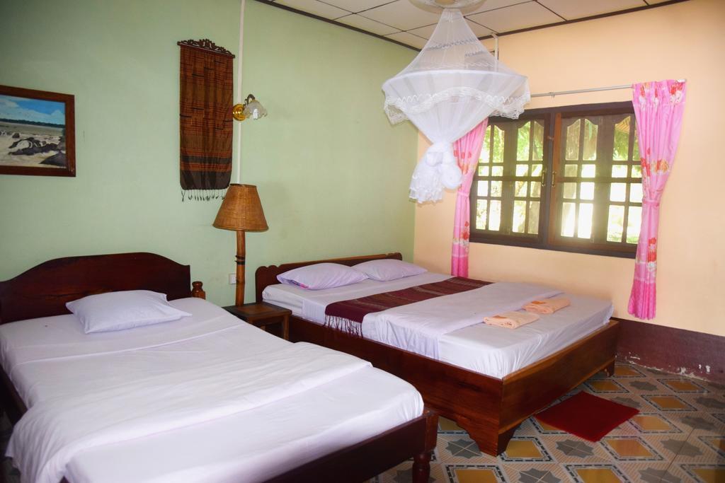 Anouxa Riverview Guesthouse Champasak Exteriör bild