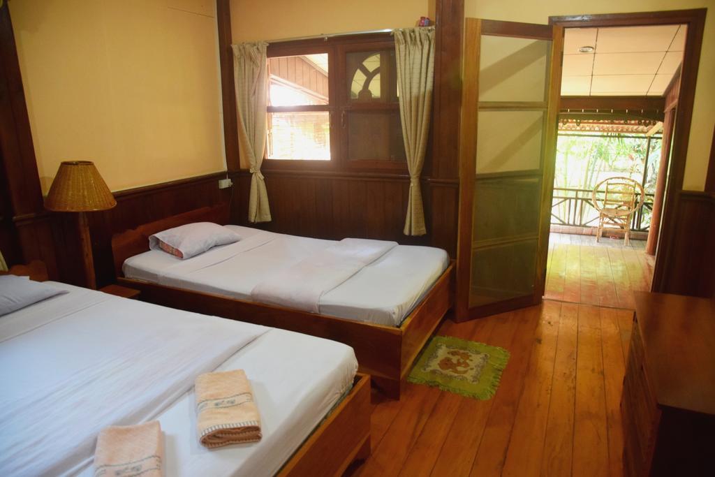 Anouxa Riverview Guesthouse Champasak Exteriör bild
