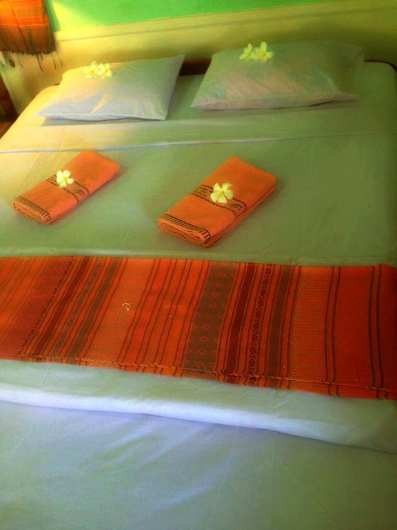 Anouxa Riverview Guesthouse Champasak Exteriör bild
