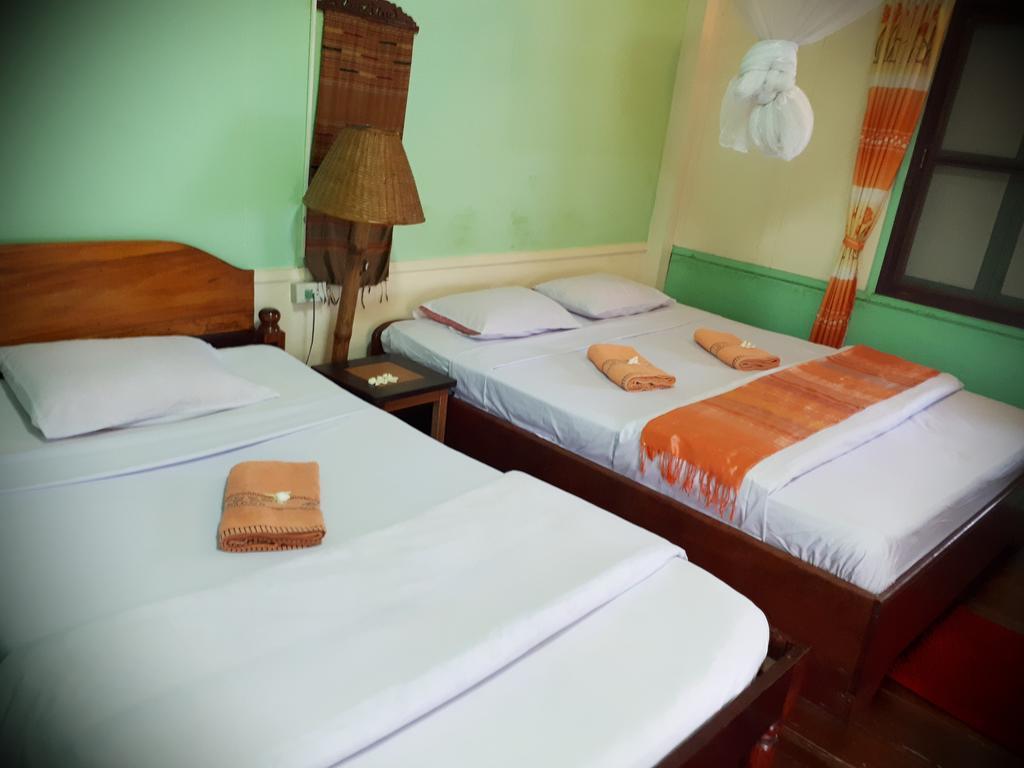 Anouxa Riverview Guesthouse Champasak Exteriör bild