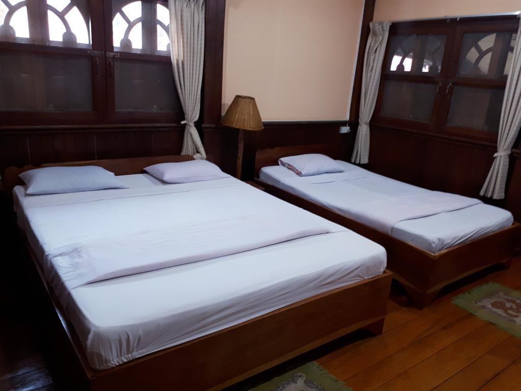Anouxa Riverview Guesthouse Champasak Exteriör bild