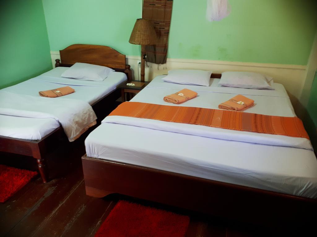 Anouxa Riverview Guesthouse Champasak Exteriör bild