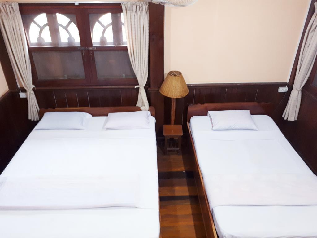Anouxa Riverview Guesthouse Champasak Exteriör bild