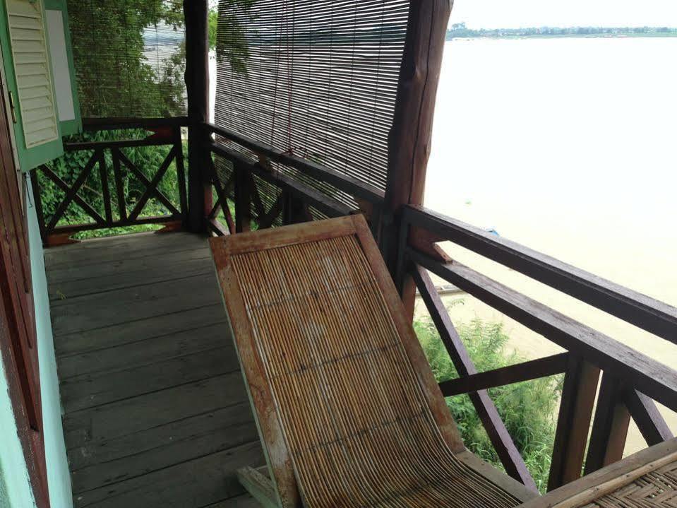 Anouxa Riverview Guesthouse Champasak Exteriör bild