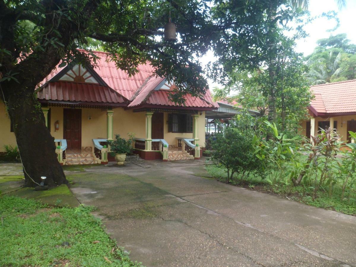 Anouxa Riverview Guesthouse Champasak Exteriör bild