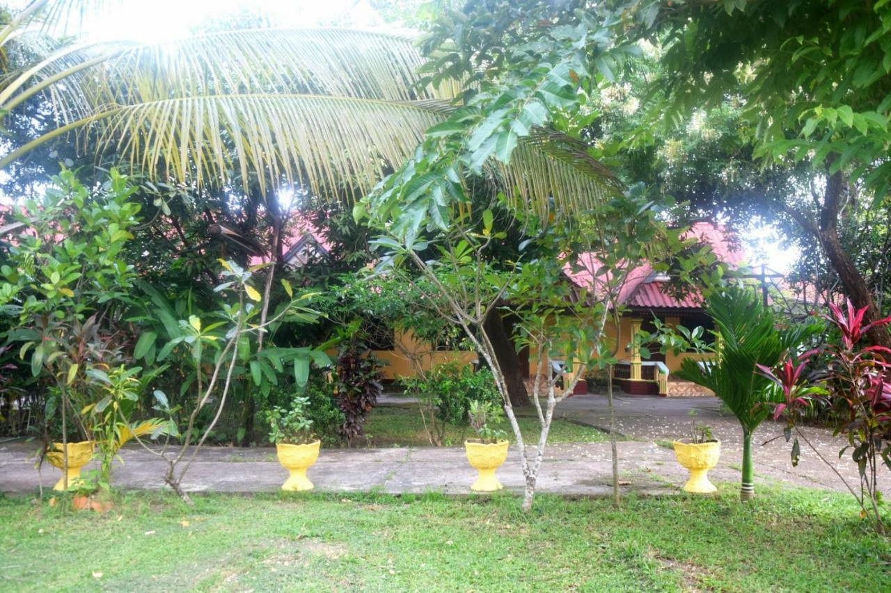 Anouxa Riverview Guesthouse Champasak Exteriör bild